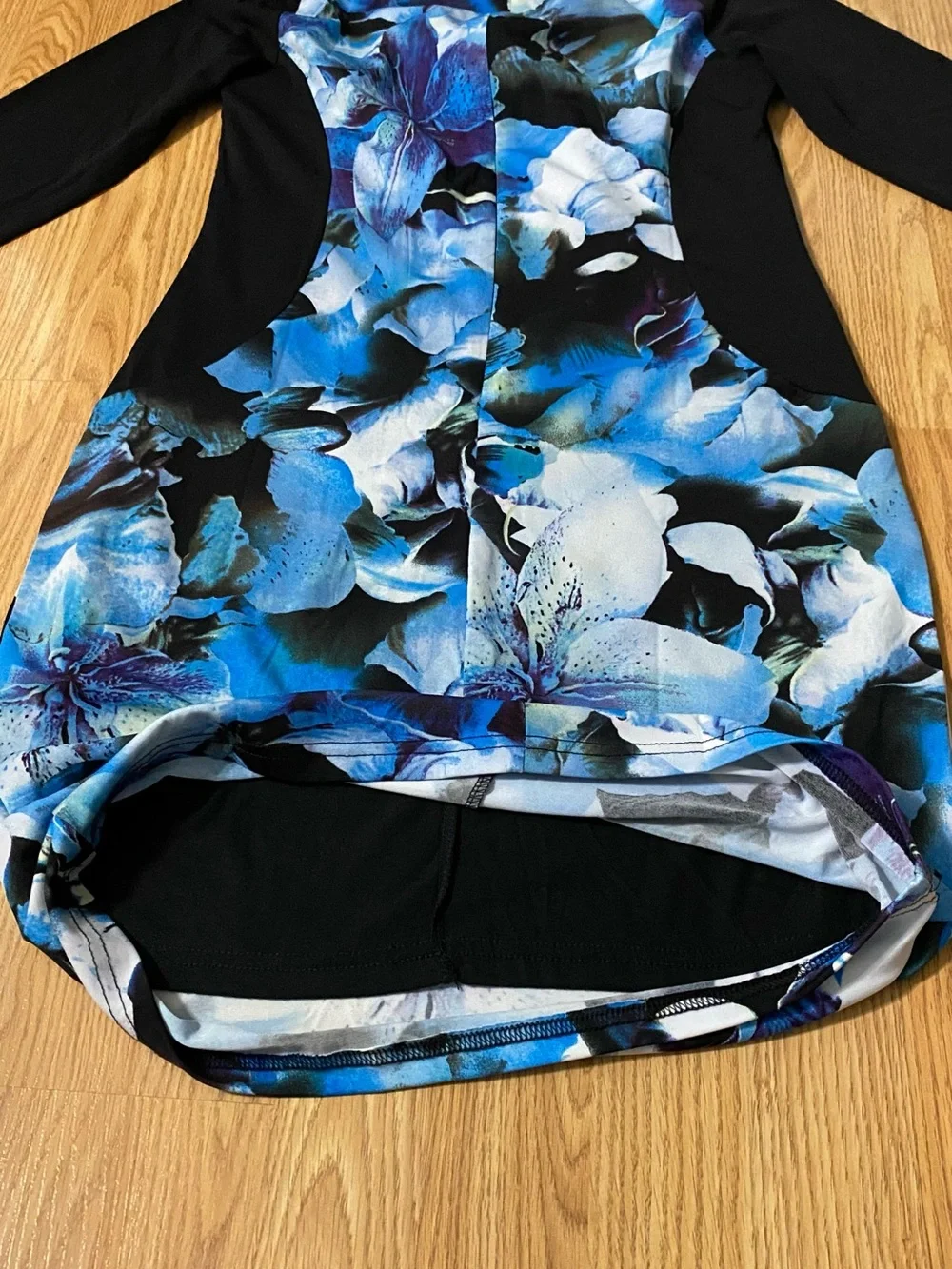 Sz M Rose Burg Blue Floral Dress with Black Side Panels - Picture 9 of 10